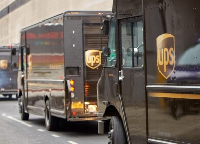 Ups, in rosso il big della logistica Usa. Sprofonda l’utile (-40%)