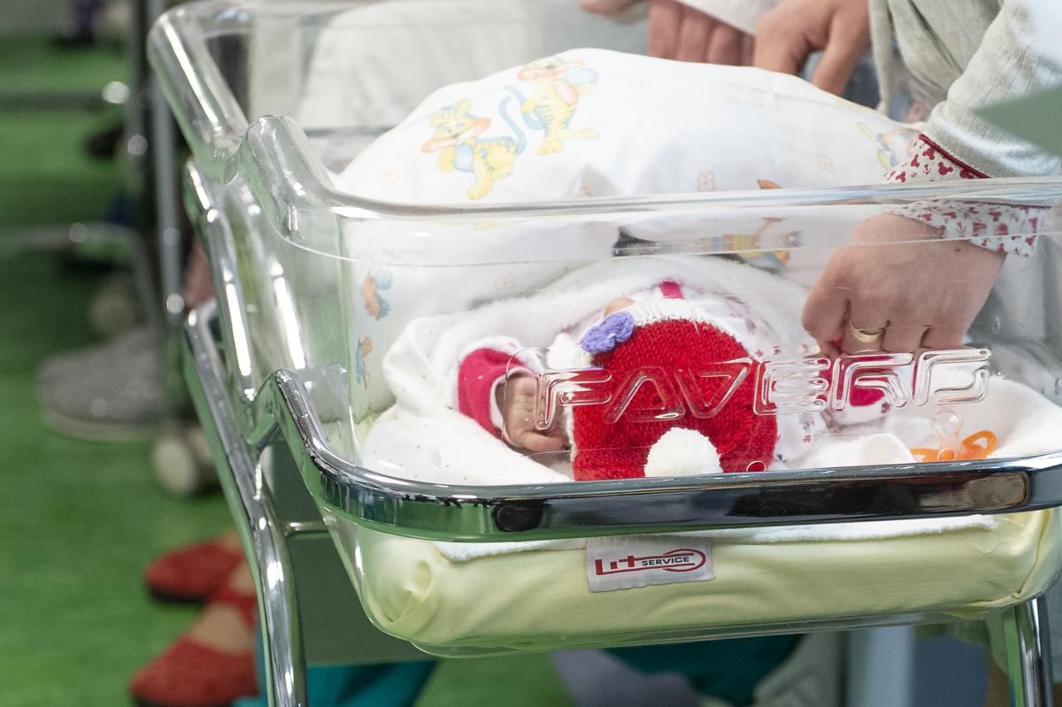 Milano: neonato abbandonato nell’androne di un condominio Milano: neonato abbandonato nell’androne di un condominio