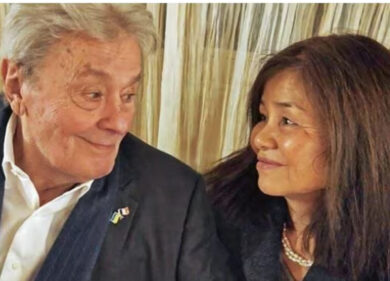 Alain Delon, la compagna denuncia i figli: “Mi hanno cacciata di casa”