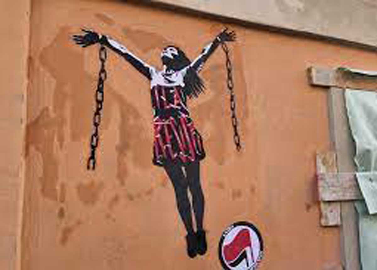 Ilaria Salis, il murales spezza le catene dietro l’ambasciata ungherese a Roma Ilaria Salis, il murales spezza le catene dietro l’ambasciata ungherese a Roma