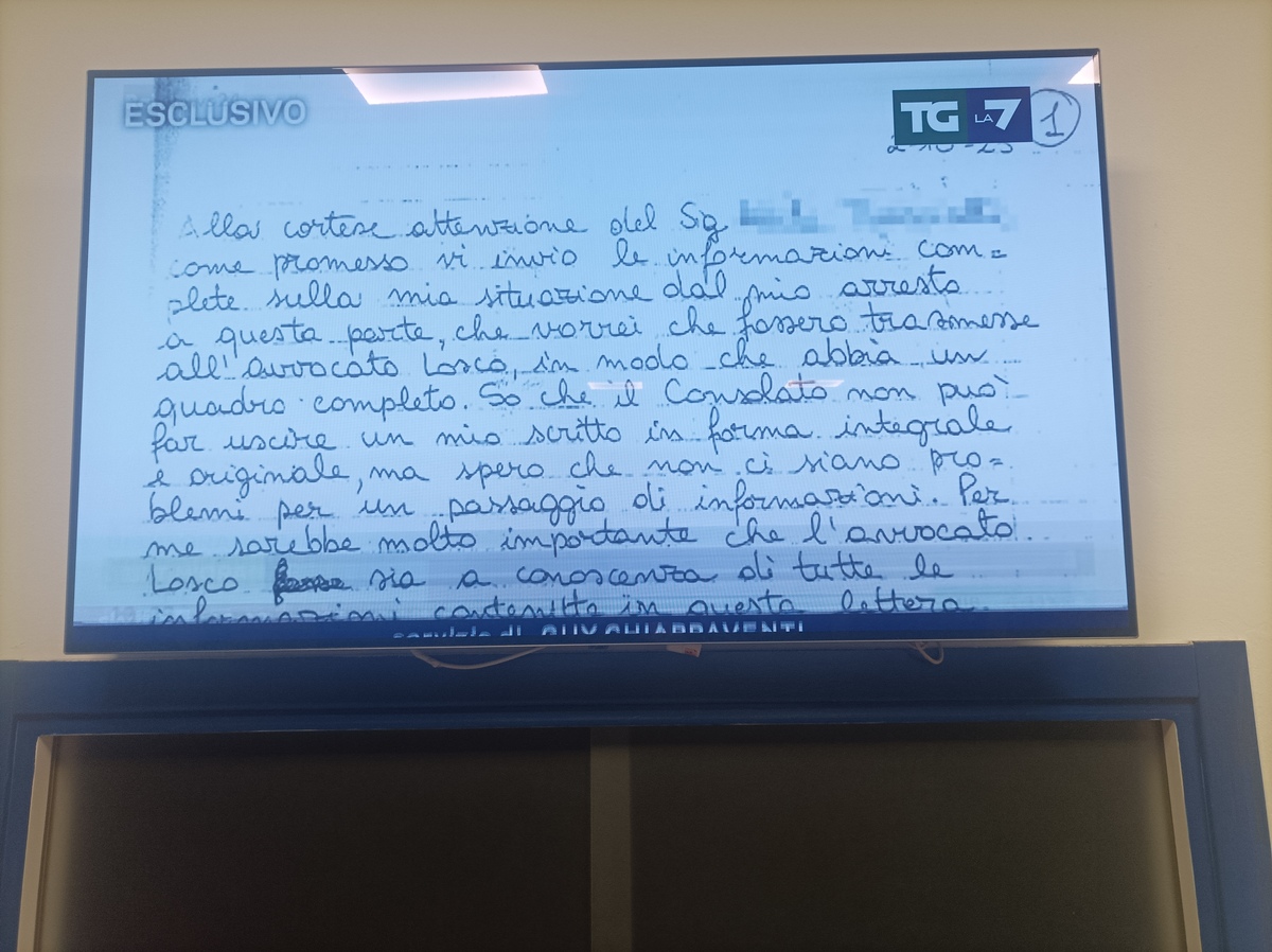Salis: “A colazione una fetta di salame, a pranzo una zuppa acquosa con peli” Salis: “A colazione una fetta di salame, a pranzo una zuppa acquosa con peli”