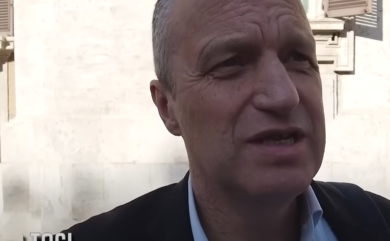 Cdx, deputati censurano le azioni di Sgarbi: “Inopportuno”, “Meloni gli parli”