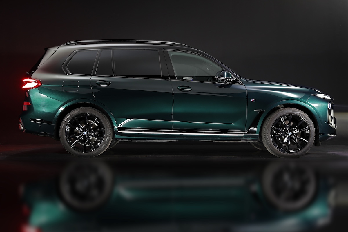 BMW  e Poldo Dog Couture firmano la personalizzazione  della X7 xDrive40d