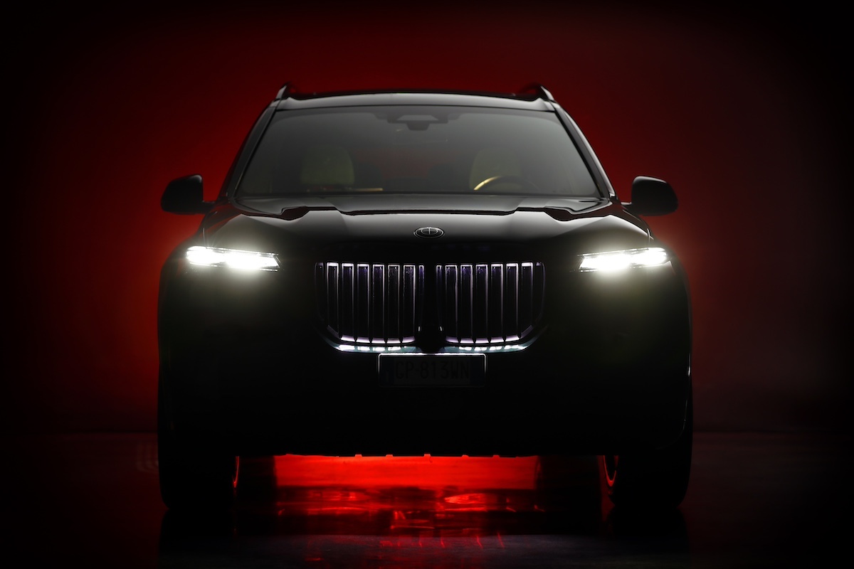 BMW  e Poldo Dog Couture firmano la personalizzazione  della X7 xDrive40d