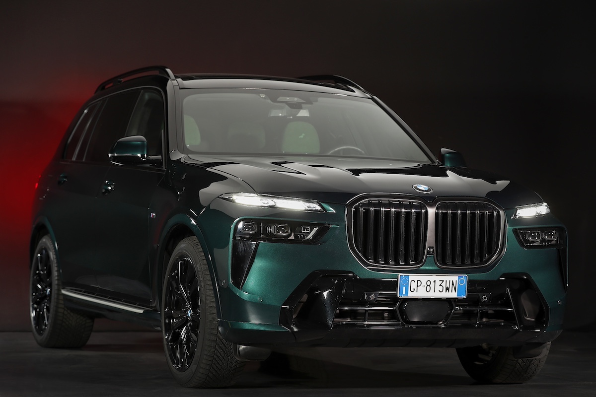 BMW  e Poldo Dog Couture firmano la personalizzazione  della X7 xDrive40d