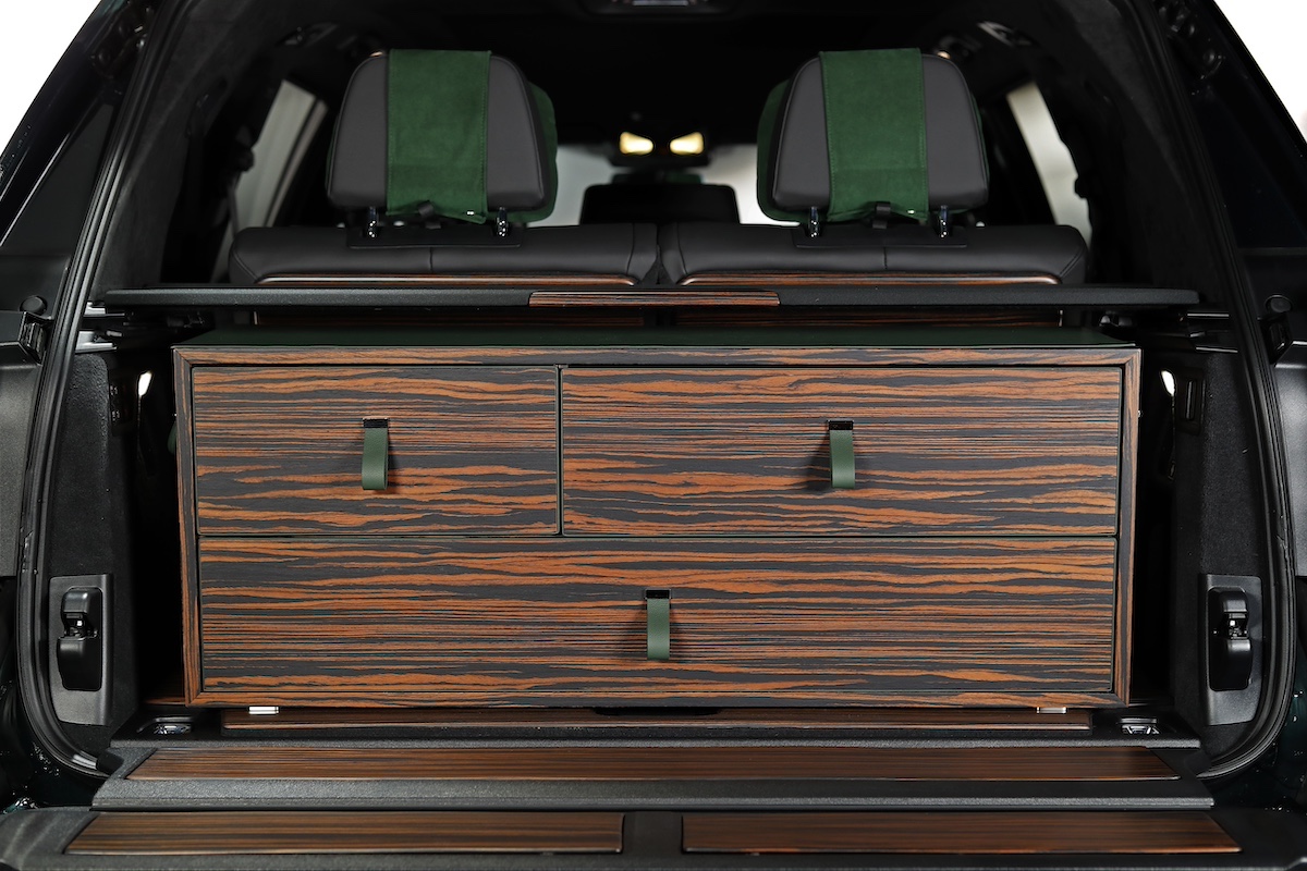 BMW  e Poldo Dog Couture firmano la personalizzazione  della X7 xDrive40d