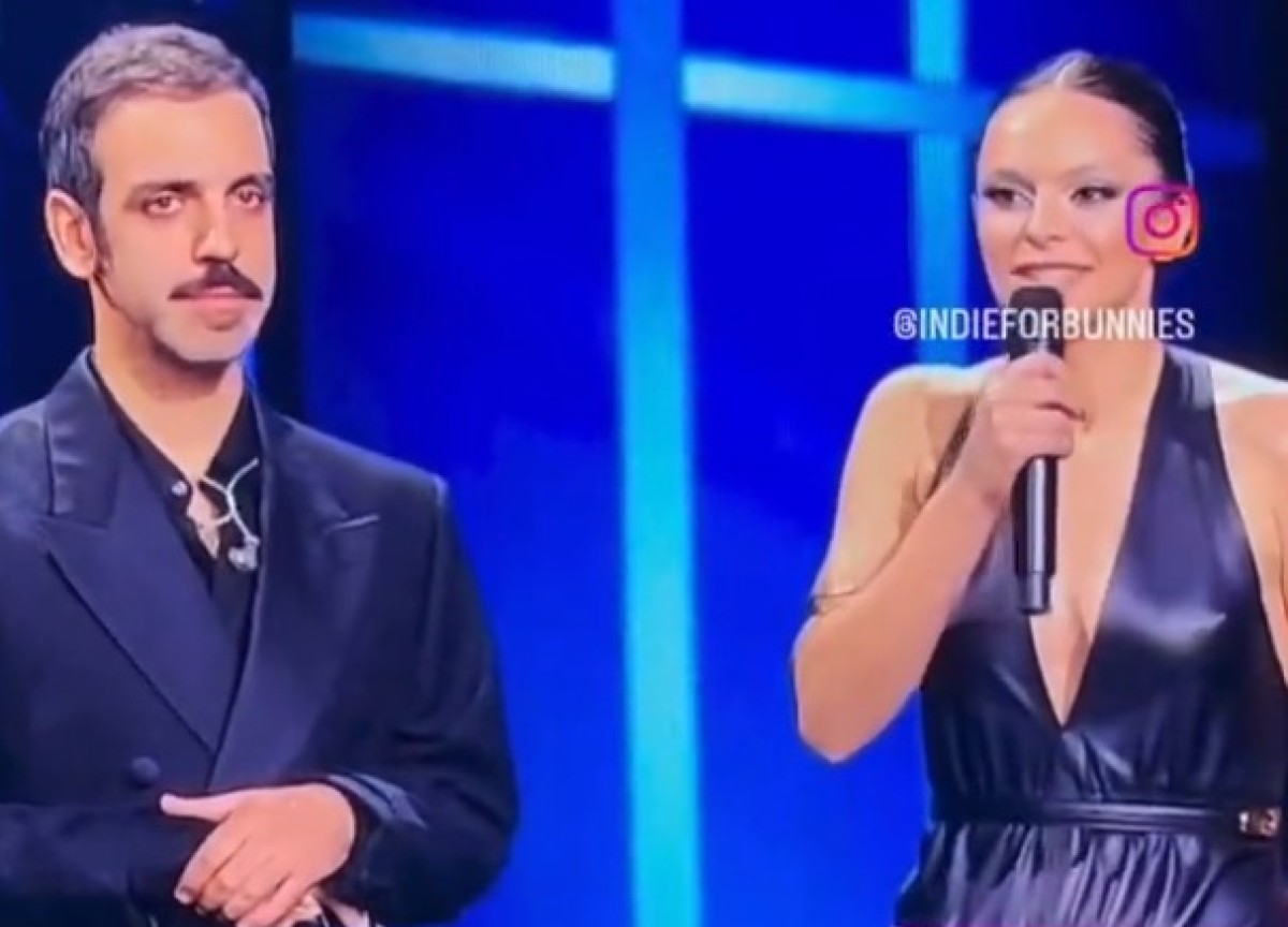 Michielin: “Mi hanno tolto un rene. Avevo dolori addominali insostenibili” Michielin: “Mi hanno tolto un rene. Avevo dolori addominali insostenibili”