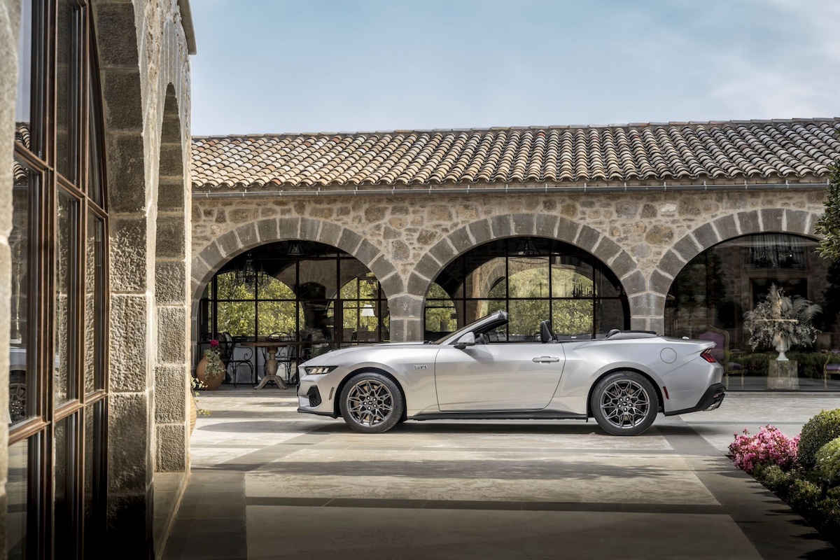Nuova Mustang: icona americana è pronta a conquistare l’Europa. Nuova Mustang: icona americana è pronta a conquistare l’Europa.