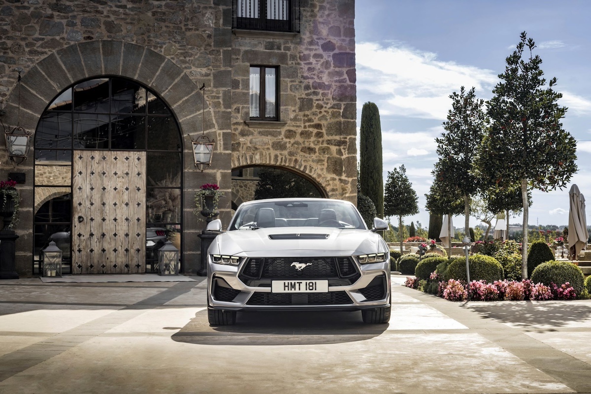 Nuova Mustang: icona americana è pronta a conquistare l’Europa. Nuova Mustang: icona americana è pronta a conquistare l’Europa.