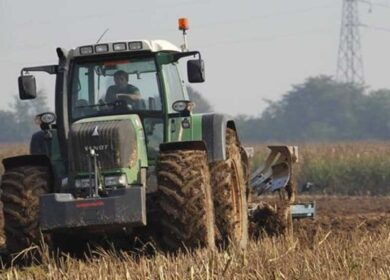 I trattori in Belgio bloccano il confine con l’Olanda, “verso modifica Irpef”