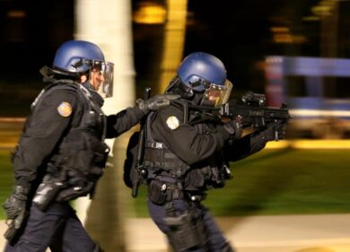 Francia, tre persone accoltellate: fermato un uomo con documenti italiani