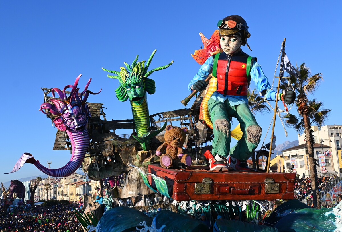 Al via il Carnevale di Viareggio con la Pace e i Colori nel cuore