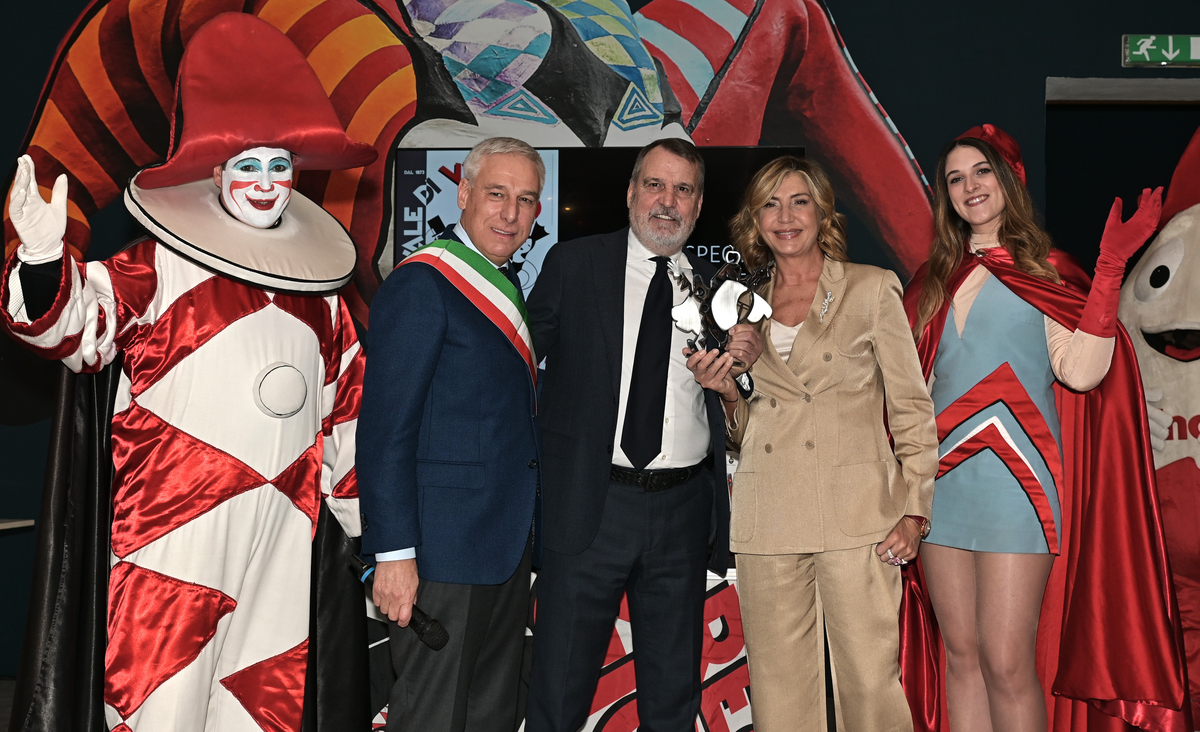 Al via il Carnevale di Viareggio con la Pace e i Colori nel cuore
