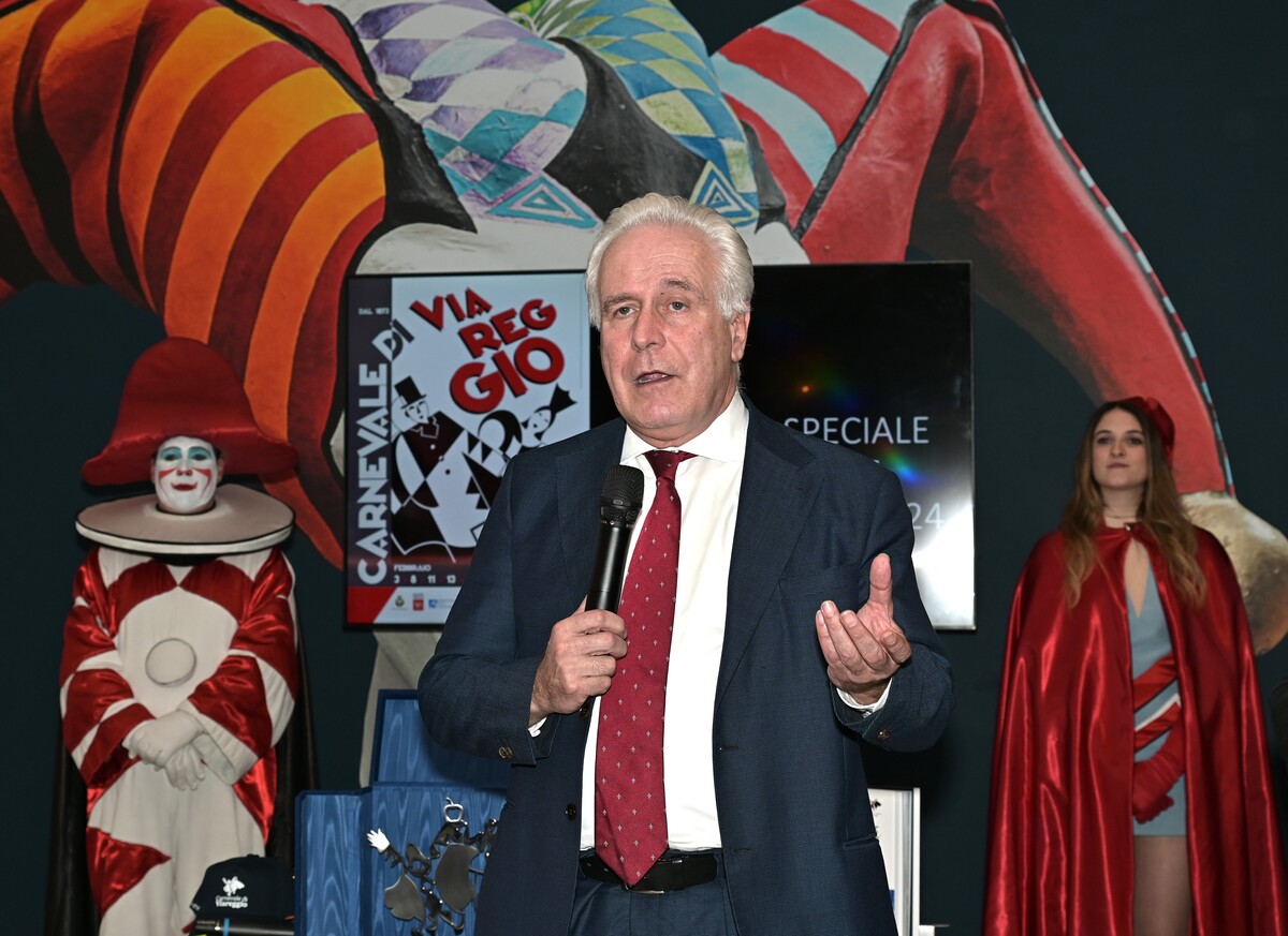 Al via il Carnevale di Viareggio con la Pace e i Colori nel cuore