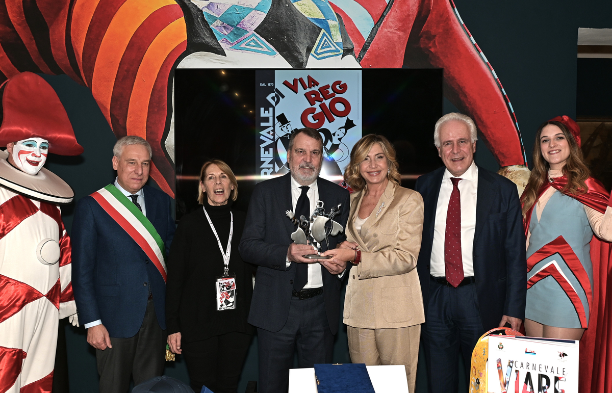 Al via il Carnevale di Viareggio con la Pace e i Colori nel cuore