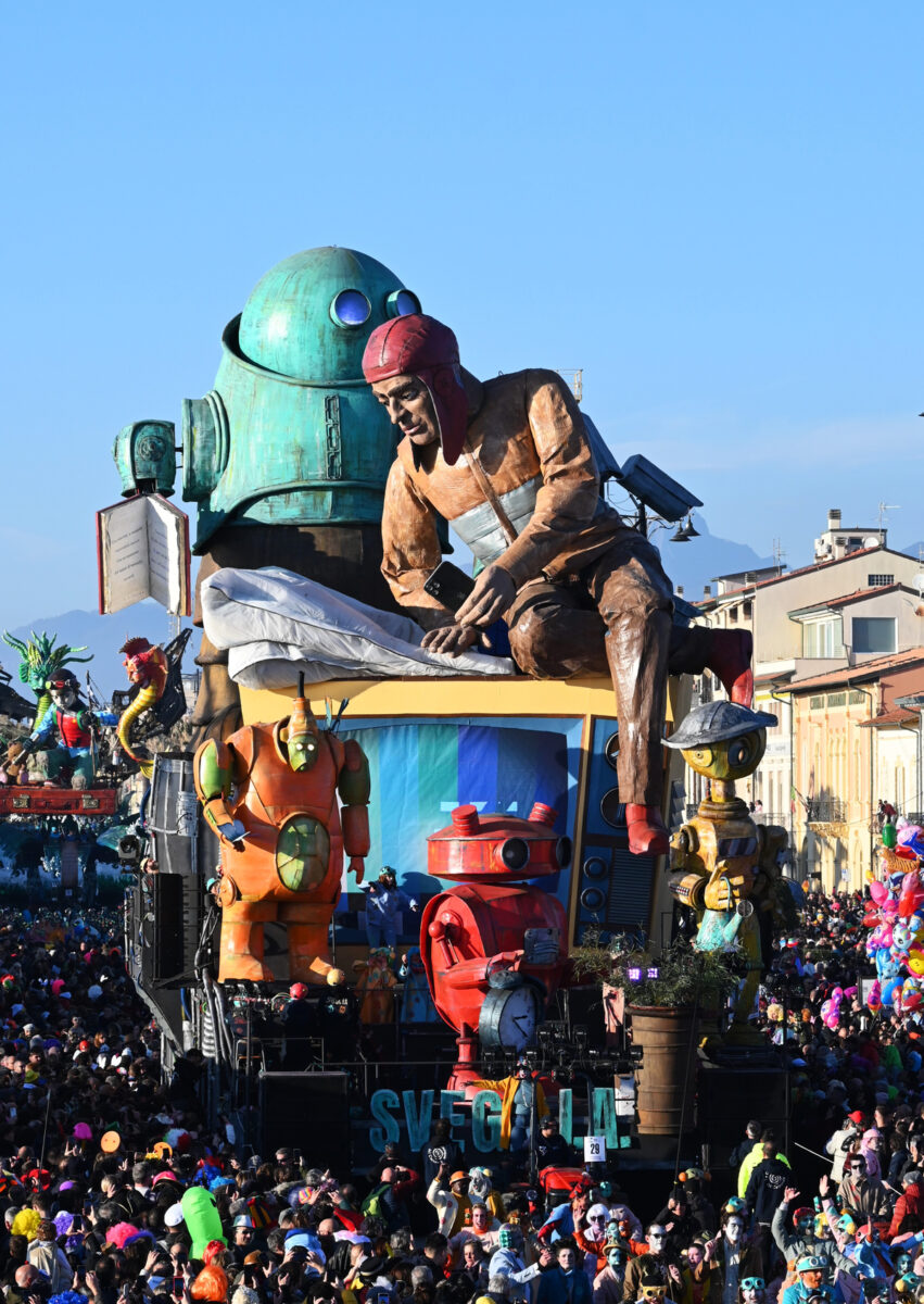 Al via il Carnevale di Viareggio con la Pace e i Colori nel cuore