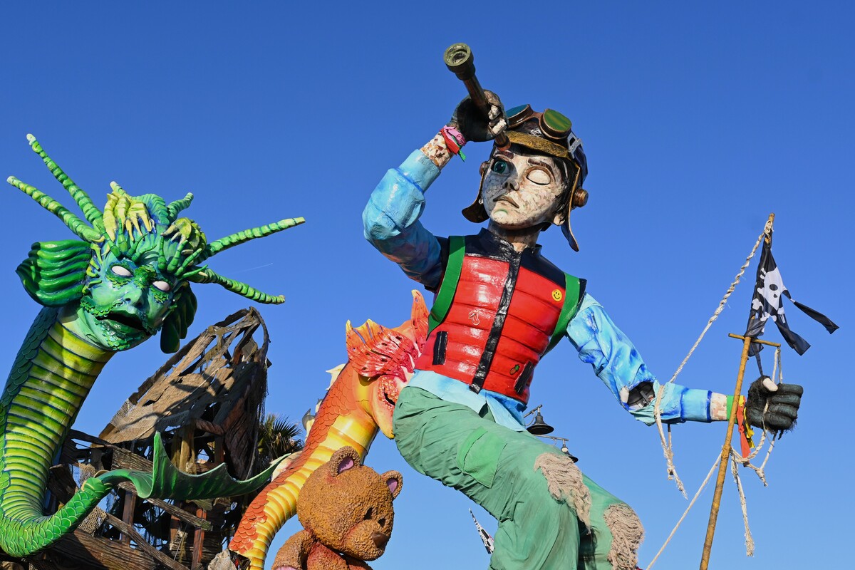 Al via il Carnevale di Viareggio con la Pace e i Colori nel cuore