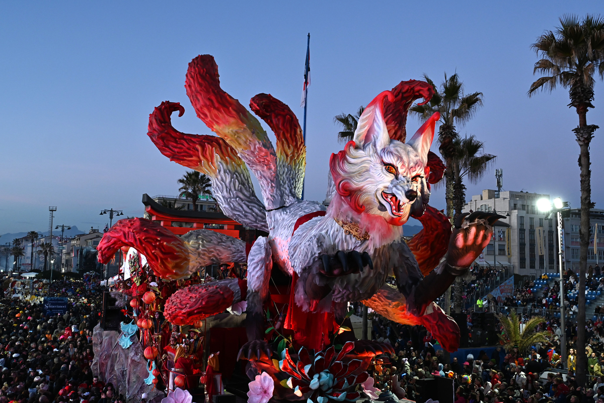 Al via il Carnevale di Viareggio con la Pace e i Colori nel cuore