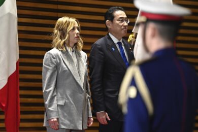 Meloni, stilettate a Tavares: “Strano chiedere incentivi per Stellantis”