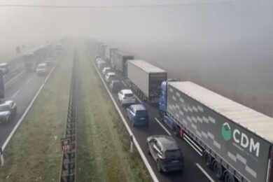 Incidenti in A22 e A1: maxi ingorghi nella nebbia. Autostrada chiusa, feriti