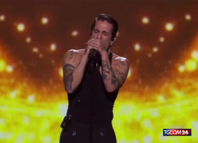 Damiano David canta senza i Maneskin alla serata in onore di Jon Bon Jovi