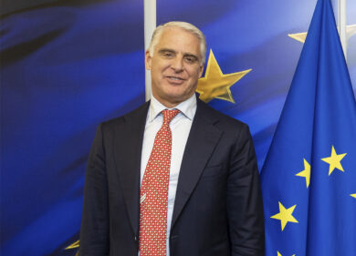 Unicredit, Orcel: “Anche nel 2024 tutti gli utili agli azionisti”