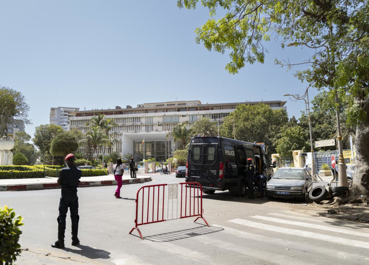 Senegal, golpe ed elezioni rinviate. Esplode la rabbia, rischio guerra civile