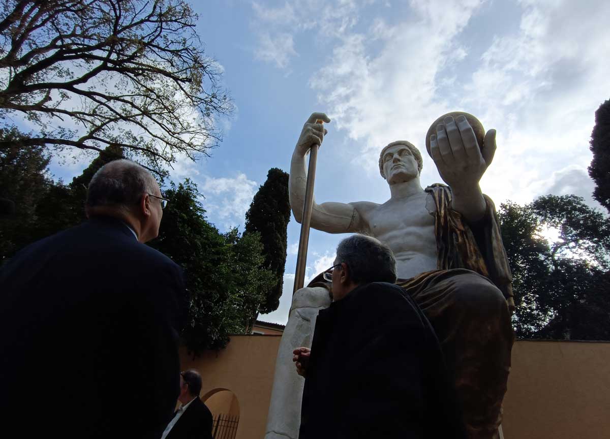 Roma, ricostruita la statua colossale di Costantino: sarà esposta gratis Roma, ricostruita la statua colossale di Costantino: sarà esposta gratis