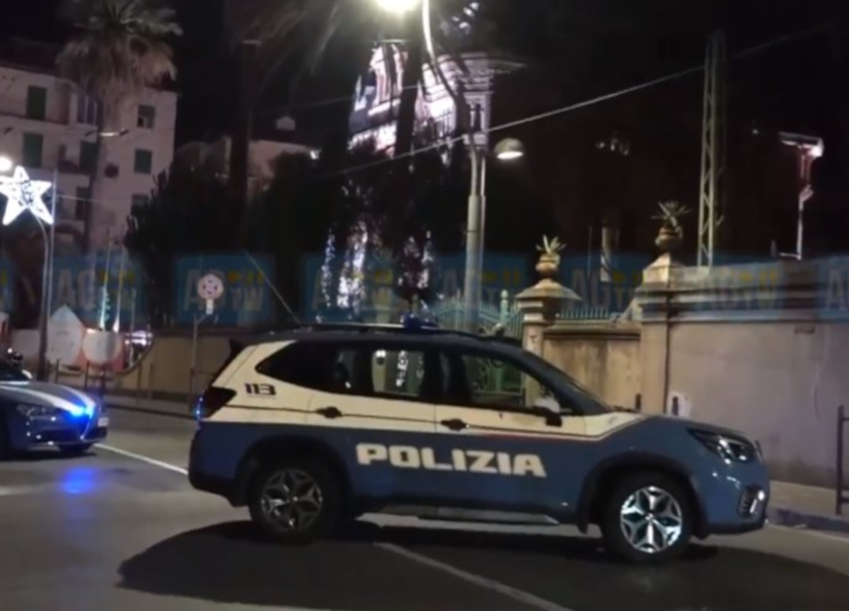 Sanremo, “evacuate la sala”. Allarme bomba al party con 27 cantanti in gara Sanremo, “evacuate la sala”. Allarme bomba al party con 27 cantanti in gara