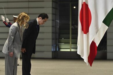 Cina contro il G7 dopo la visita di Meloni a Tokyo: “Strumento egemonico Usa”