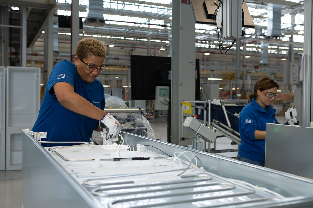 Electrolux, procedura di mobilità per 168 quadri e impiegati Electrolux, procedura di mobilità per 168 quadri e impiegati