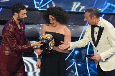 Sanremo 2024, Fiorello show: da Ibrahimovic a Conte-Schlein e… l’Intelligenza Artificiale