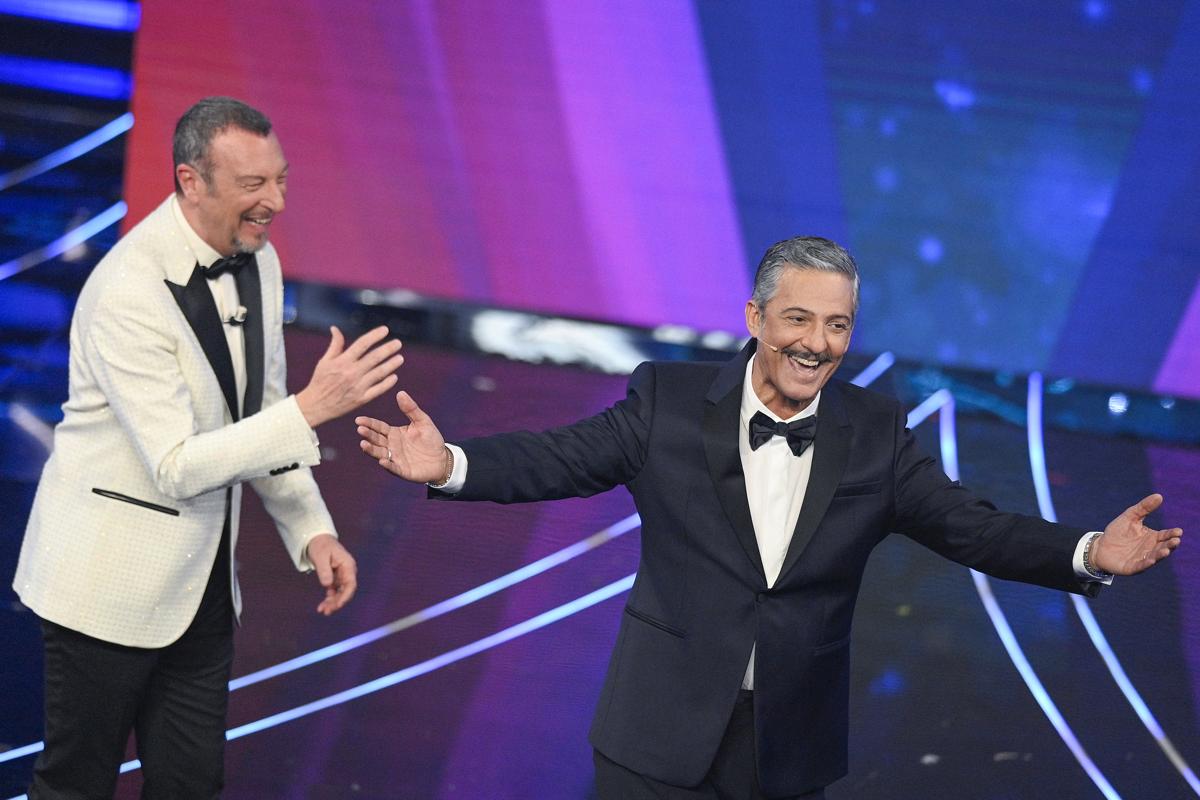 Sanremo, la scaletta della terza serata: ecco tutti gli ospiti e gli artisti Sanremo, la scaletta della terza serata: ecco tutti gli ospiti e gli artisti