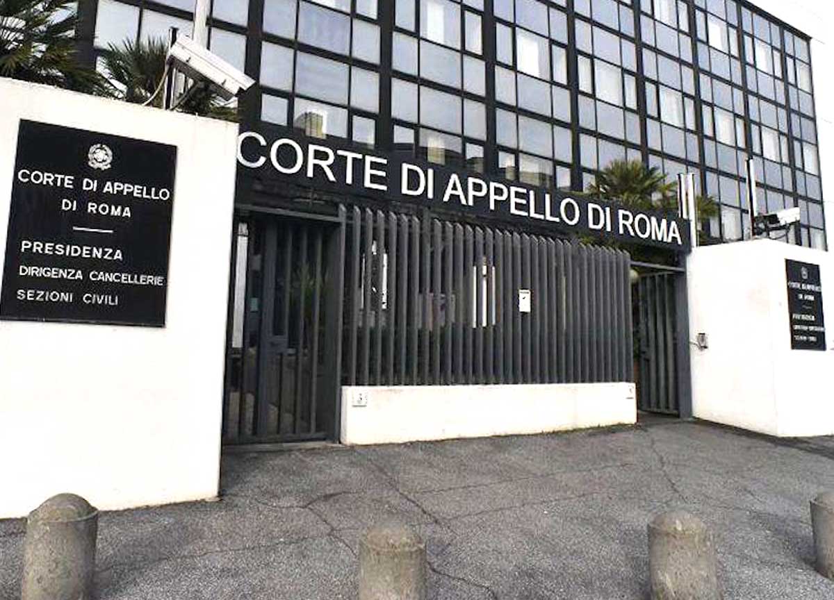 Roma, evacuata d’urgenza la sede della corte d’Appello per una perdita d’acqua Roma, evacuata d’urgenza la sede della corte d’Appello per una perdita d’acqua
