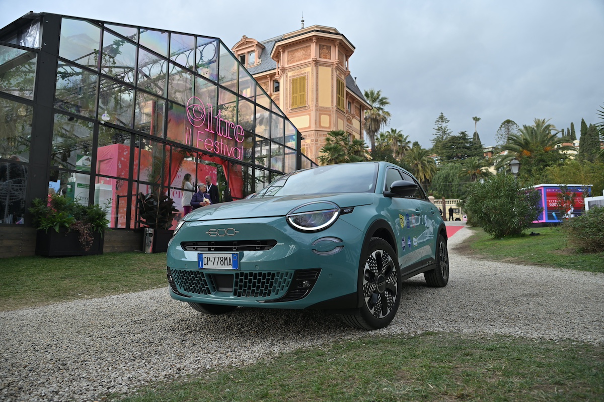 Fiat elettrizza Sanremo: mobilità sostenibile e musica si incontrano Fiat elettrizza Sanremo: mobilità sostenibile e musica si incontrano