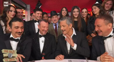 Fiorello e il ballo del qua qua con John Travolta: “Gag venuta male, ma…”