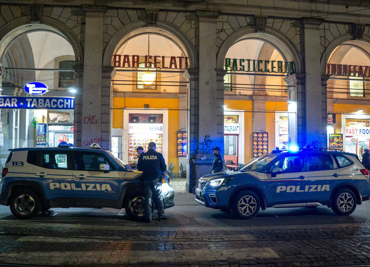 Stazione termini senza regole: turista picchiato e derubato anche dei vestiti Stazione termini senza regole: turista picchiato e derubato anche dei vestiti