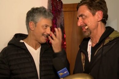 Su Striscia tutta la verità su John Travolta. Fiorello: “Ecco com’è andata”