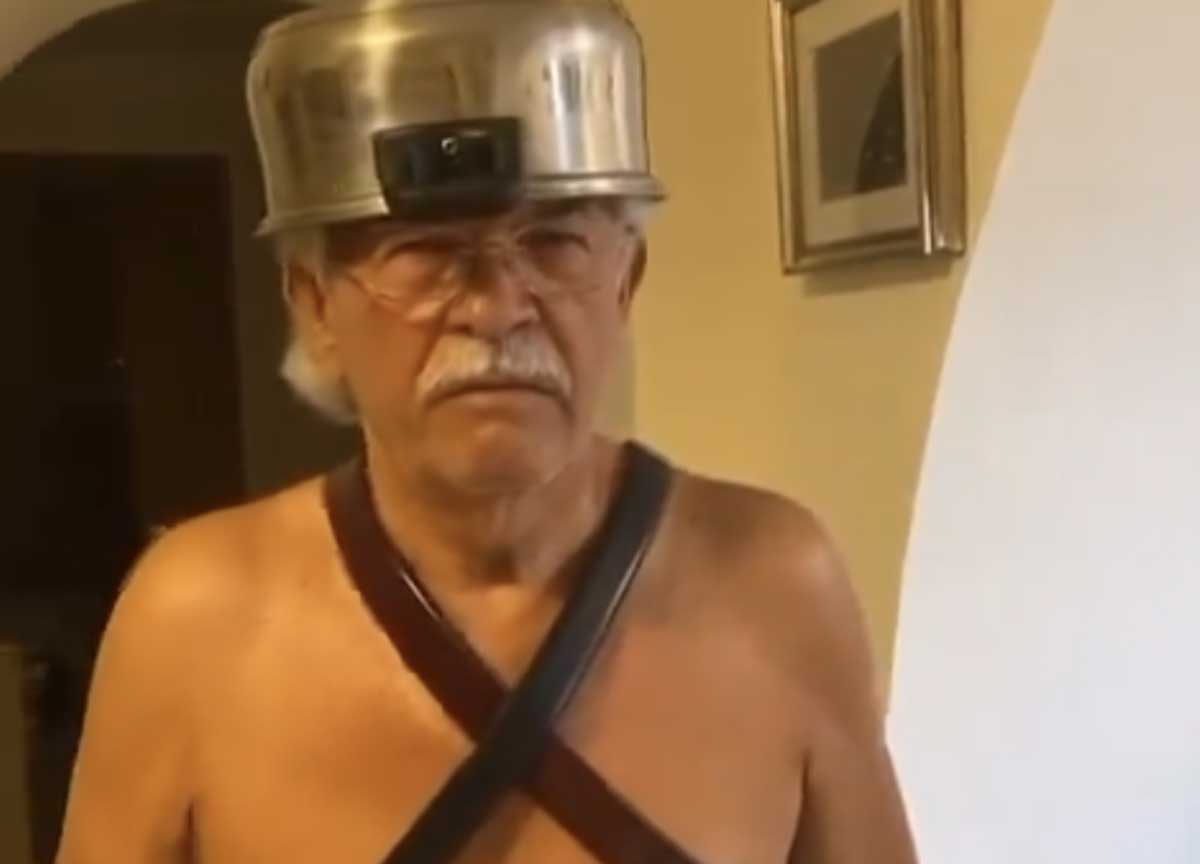 Antonio Razzi: “C’è Russel Crowe a Sanremo ma il vero gladiatore sono io” Antonio Razzi: “C’è Russel Crowe a Sanremo ma il vero gladiatore sono io”