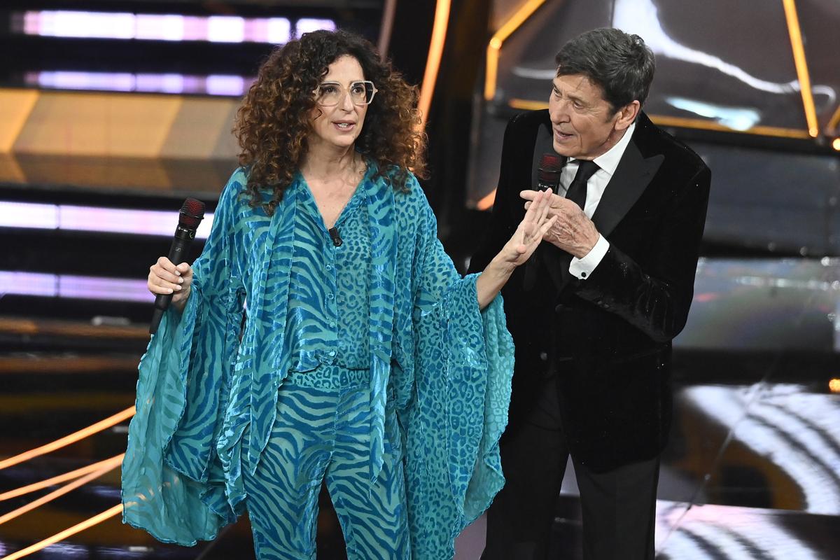 Sanremo 2024, Mannino look animalier e che show con Amadeus-Morandi