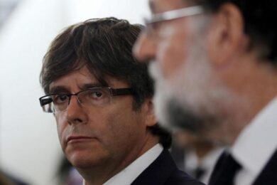 L’Ue indaga sul leader catalano Puigdemont: “E’ al servizio di Mosca”
