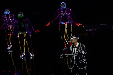 Sanremo 2024, Fiorello show. “Di Caprio e Scorsese… tutti pazzi per il ballo del qua qua”