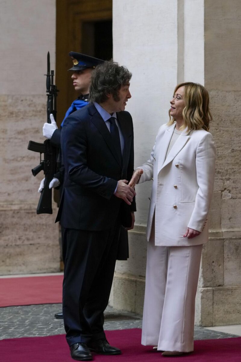 Le sparate di Milei in visita in Italia: “Stato associazione criminale”