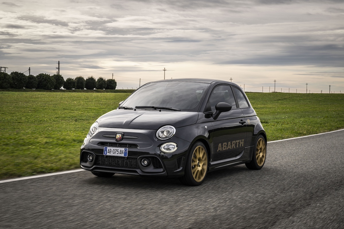 Abarth Celebra 75 Anni con la 695 75° Anniversario: in Edizione Limitata Abarth Celebra 75 Anni con la 695 75° Anniversario: in Edizione Limitata