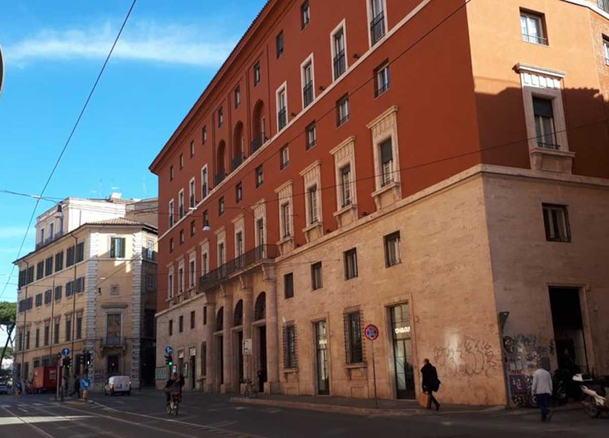 La sinistra oltranzista riparte dal Bottegone: Santoro sceglie l’ex sede PCI La sinistra oltranzista riparte dal Bottegone: Santoro sceglie l’ex sede PCI