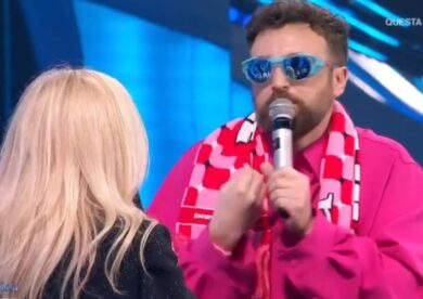 Domenica In, Dargen D’Amico parla di immigrati e Mara Venier lo blocca: bufera