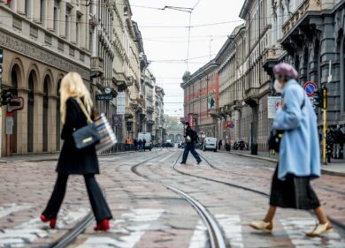 Milano, via Manzoni cambia pelle: meno fashion e più design