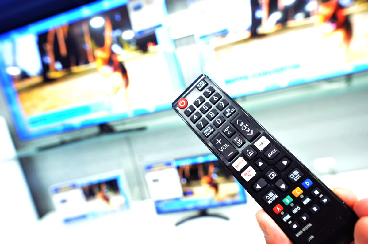 Agcom, tv in crisi: dal 2018 ricavi -17%. Sky perde il 30%. Mediaset-Rai… Agcom, tv in crisi: dal 2018 ricavi -17%. Sky perde il 30%. Mediaset-Rai…