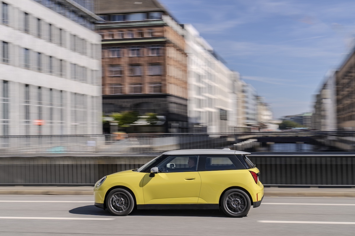 La Nuova MINI Cooper E, unisce stile e sostenibilità La Nuova MINI Cooper E, unisce stile e sostenibilità