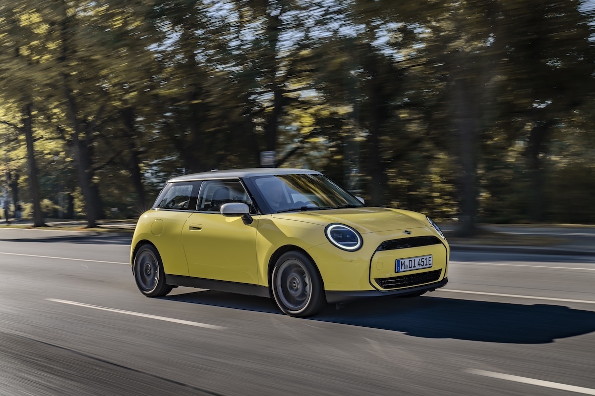 La Nuova MINI Cooper E, unisce stile e sostenibilità La Nuova MINI Cooper E, unisce stile e sostenibilità